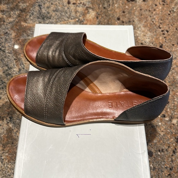 1. State slip on shoes - Picture 2 of 4